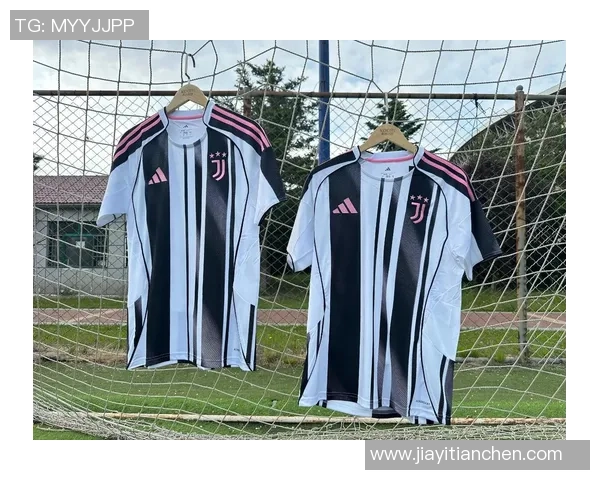 时尚短袖足球星印花设计，潮流运动风格点亮夏日穿搭